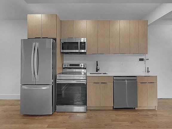 5th image of 213 Montrose Ave #5