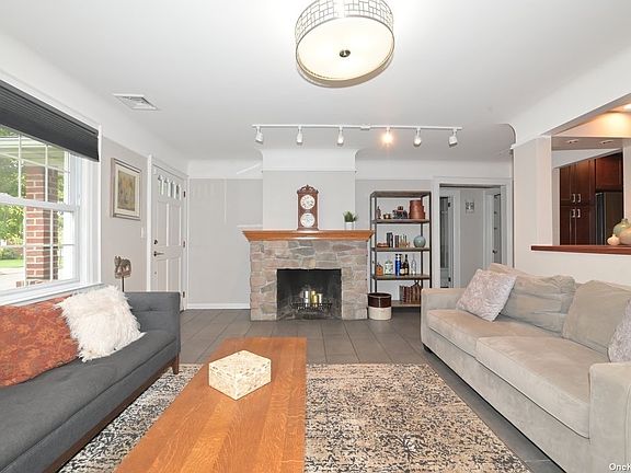 4th image of 181 Ferncroft Rd
