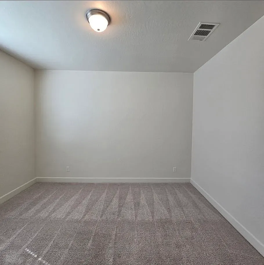 4 bed, 1894 sqft, $2,650 — Photo 3