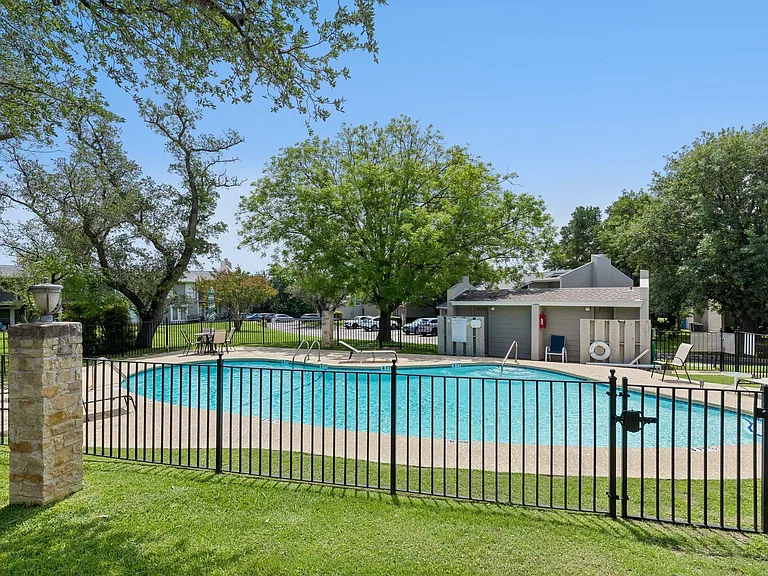 100 Lido Cir #H2 — Photo 1