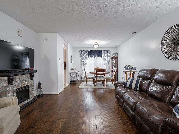 5th image of 9839 Traditions Ln