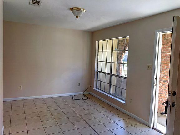 4th image of 2856 W Park Dr