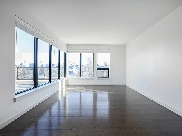 21 Gibbs St #400 — Photo 2