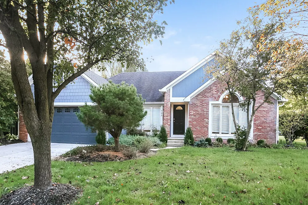 3 bed, 2.5 bath, 2008 sqft, $2,260 — Photo 1