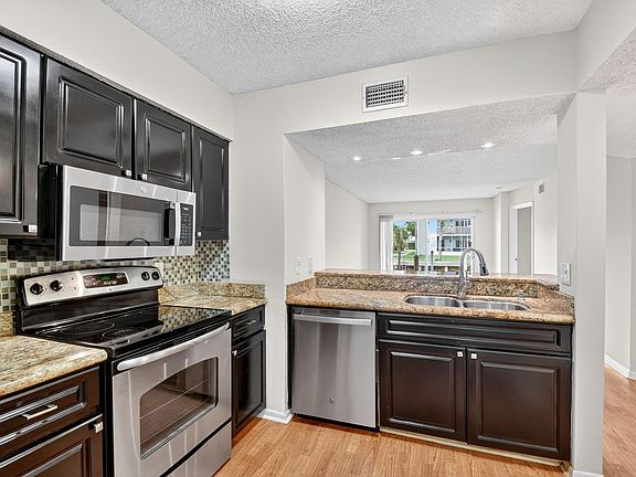 5th image of 1115 Lake Shore Dr APT 102