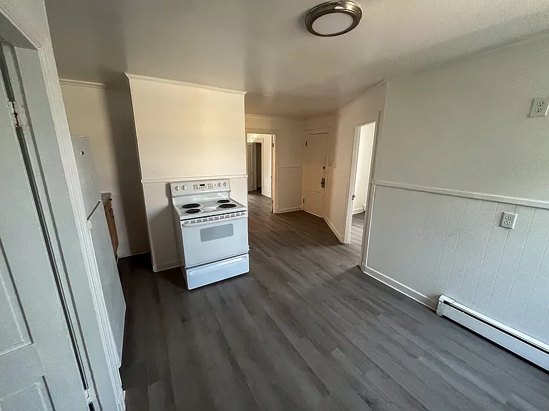 68 Howe St #3L — Photo 4