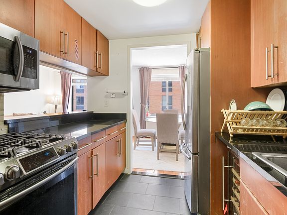 4th image of 300 W 135th St APT 4H