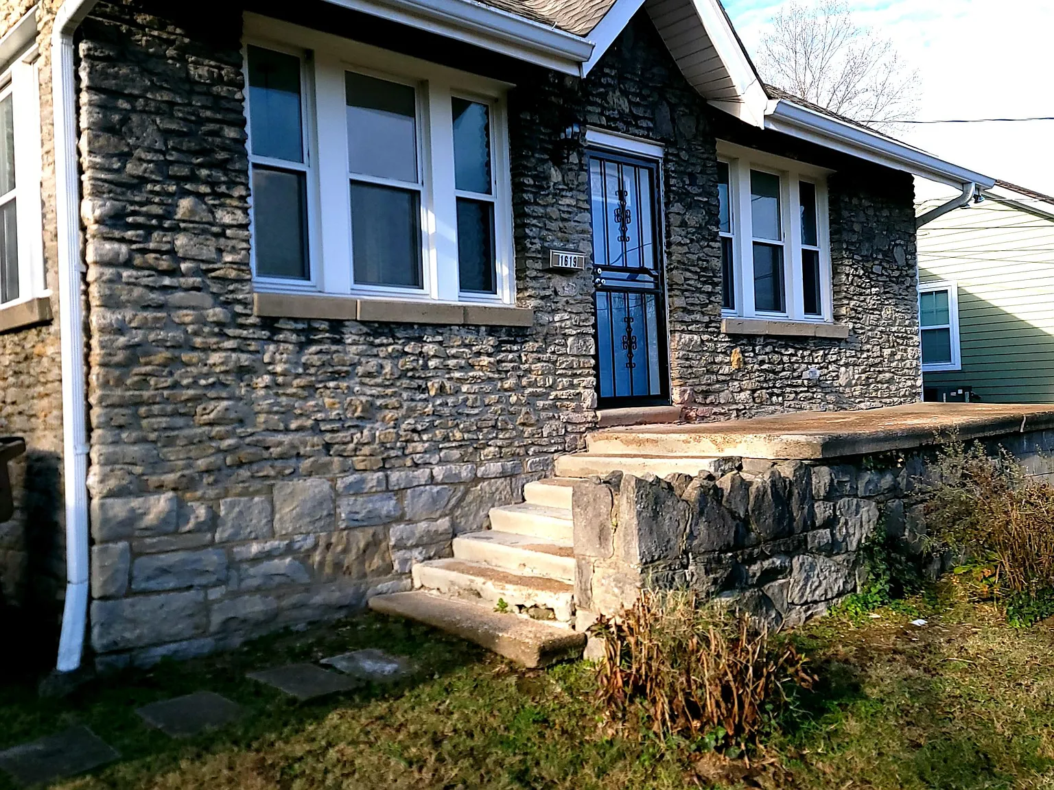 2 bed, 1271 sqft, $1,900 — Photo 2