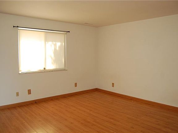 3rd image of 106 Cunningham Ln APT 1