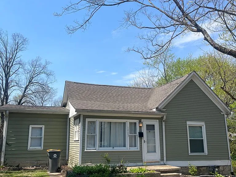 1003 N Woodburn Ave — Photo 2