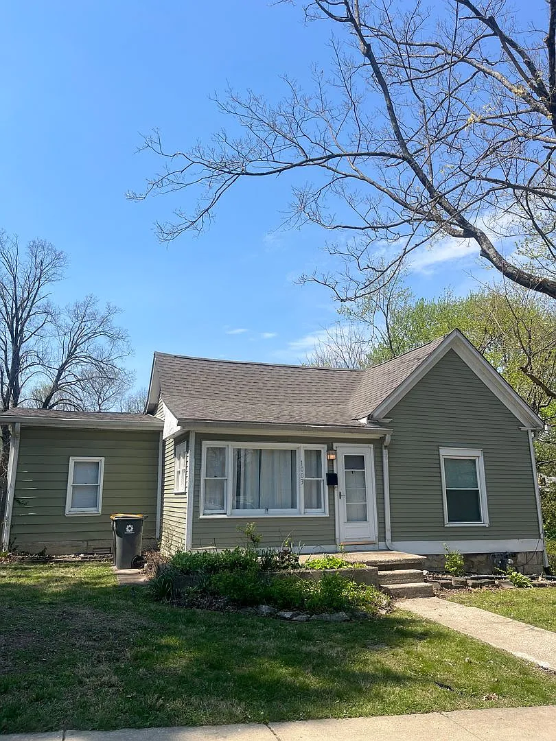 Building Photo - 1003 N Woodburn Ave