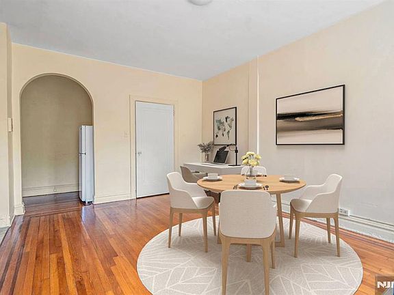 3rd image of 821 Bergen Avenue