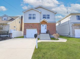 1050 Mahopac Rd, West Hempstead, NY 11552