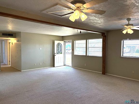 4th image of 806 Meadow Pl