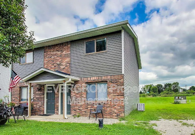 9455 Huggin Hollow Rd — Photo 2