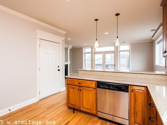 4th image of 1815 W Armitage Ave #318