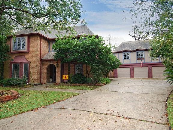 3rd image of 2610 Parkdale Dr