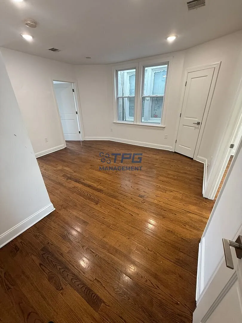 3 bed, 1.0 bath, 600 sqft, $2,695 — Photo 3
