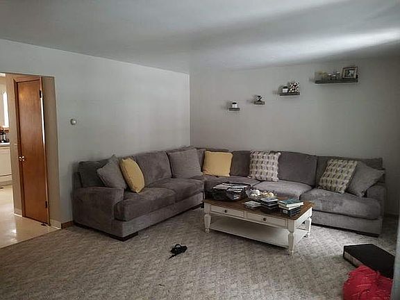 2nd image of 404 Pickwick Dr