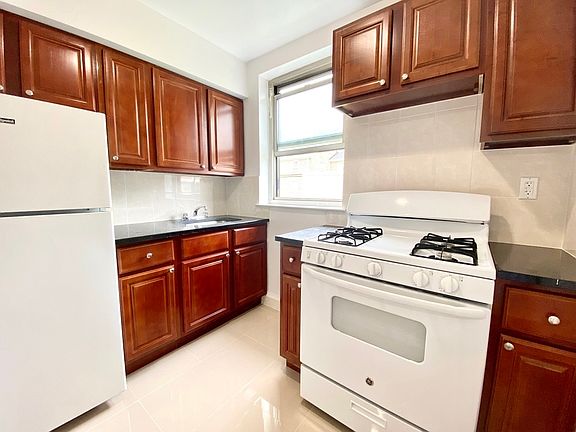 4th image of 35-34 205th St #312