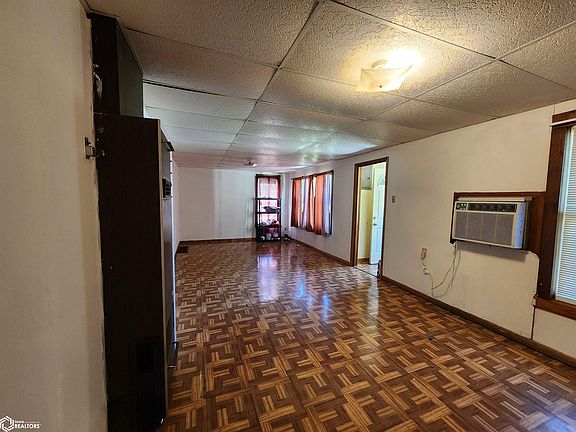 4th image of 412 E State St