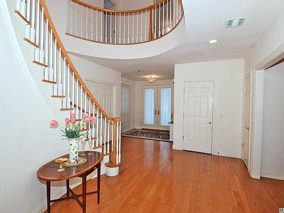 4th image of 184 Montecito Cres