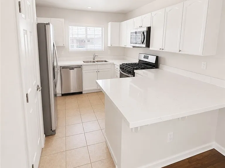 300 Pine Haven St #104 — Photo 8