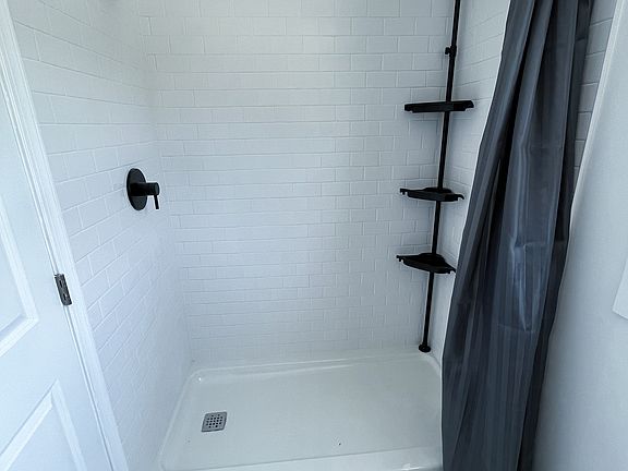 4th image of 12601 Buckingham Dr
