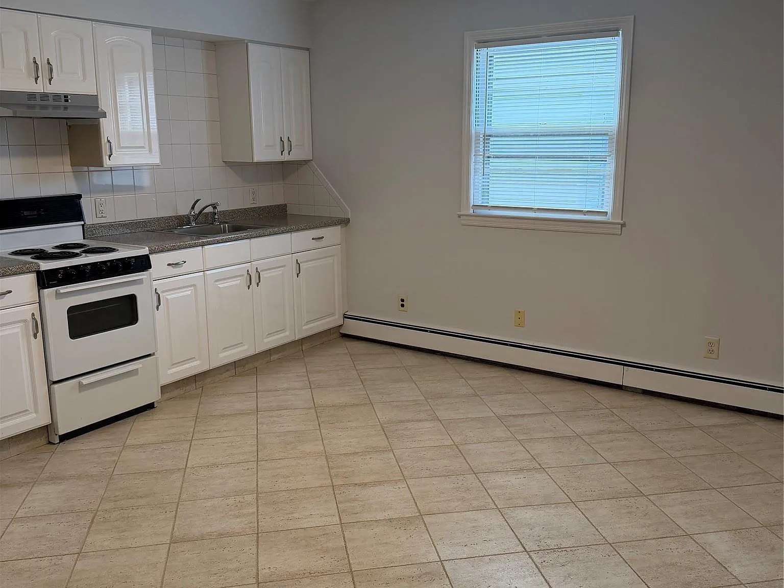 1 bed, 1.0 bath, 560 sqft, $2,100 — Photo 2