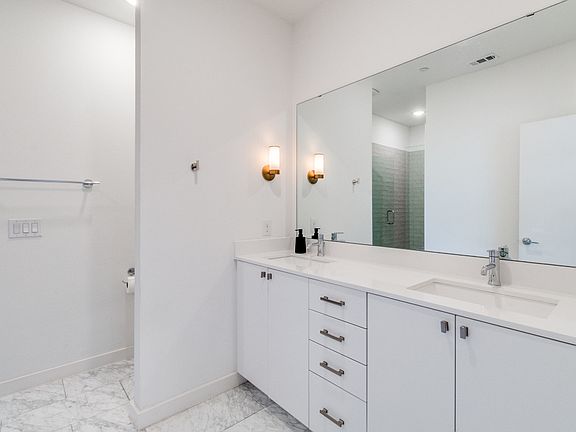 4th image of 1536 Holly Ave #106