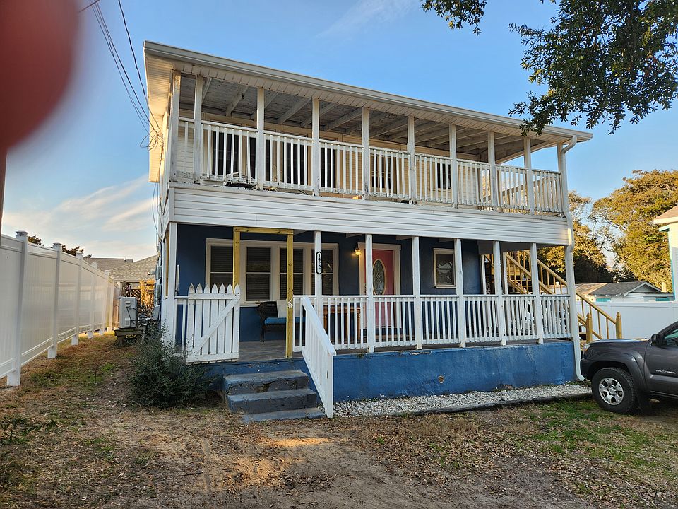 1st image of 1422 Holly Dr #1