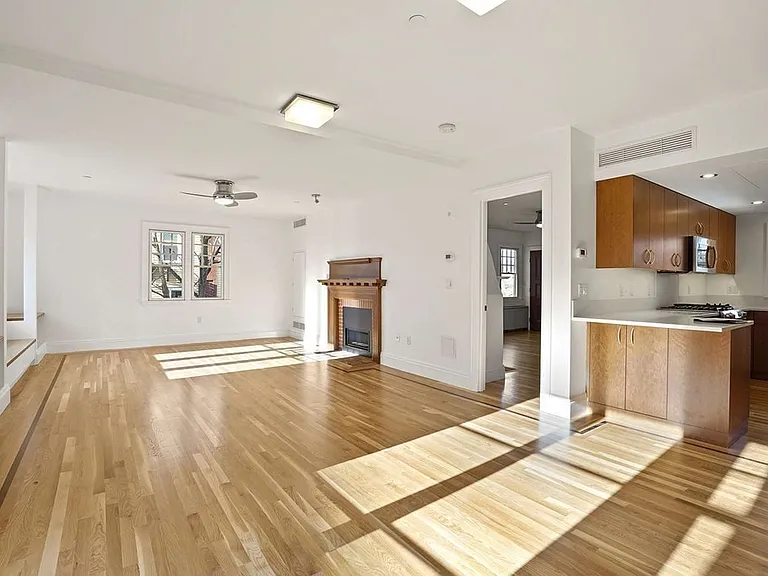 165 Winthrop Rd #D — Photo 1