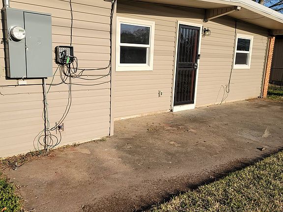 4th image of 1104 Bloomfield Dr