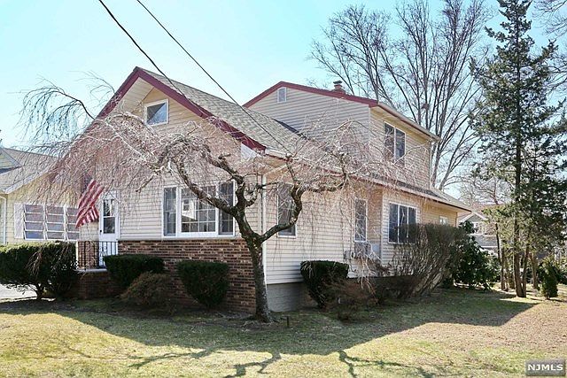 1st image of 214 Hill St