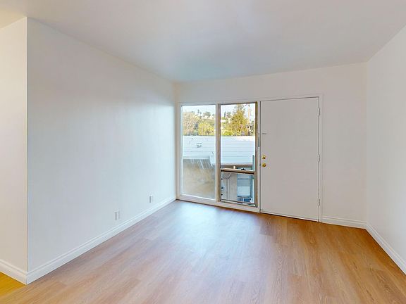 2nd image of 2131 N Cahuenga Blvd #14