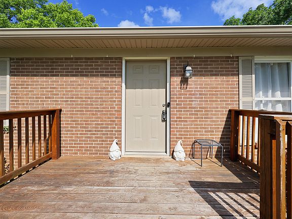 4th image of 933 Westwood Ct