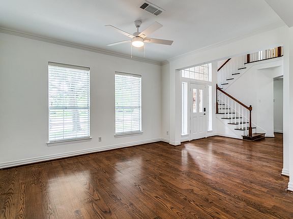 3rd image of 900 Meadow Ln