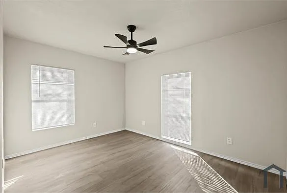 436 Carver St — Photo 6