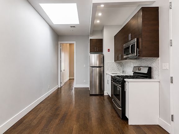 5th image of 1863 Bleecker St #2R