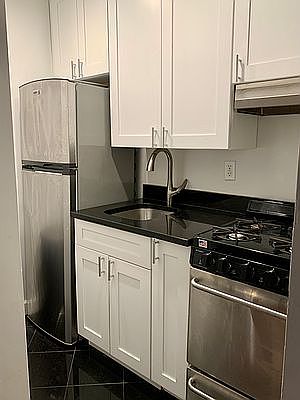 2nd image of 204 E 84th St APT 2E