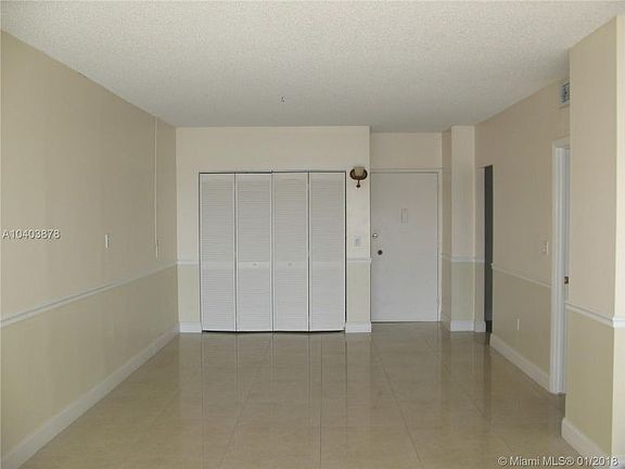 4th image of 300 Bayview Dr APT 604