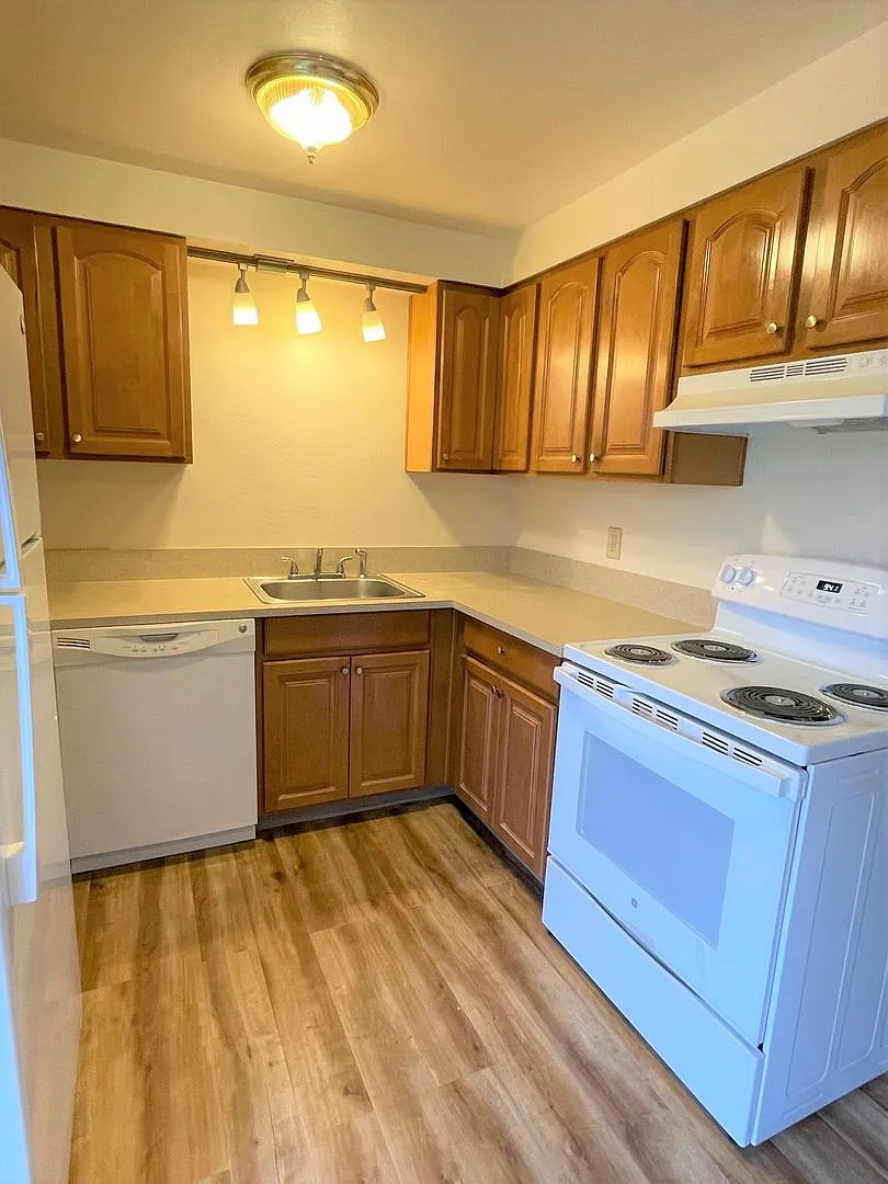 1330 S Ivy Street ~ Charming Updated Duplex with Brand New Carpet! — Photo 4