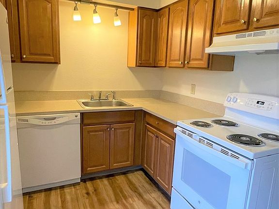 4th image of 1330 S Ivy St