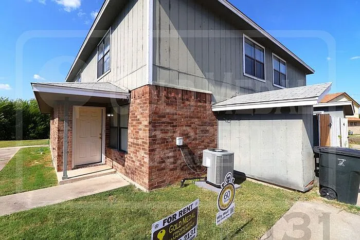 2 bed, 1.5 bath, 1021 sqft, $750 — Photo 2