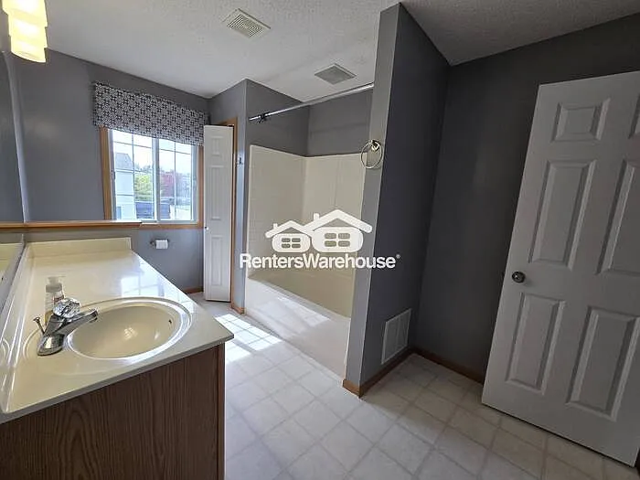 1945 Mockingbird Ave — Photo 11