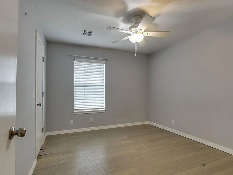 2701 Shady Tree Ln — Photo 19