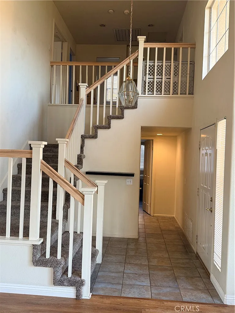4 bed, 2.5 bath, 1861 sqft, $3,700 — Photo 2