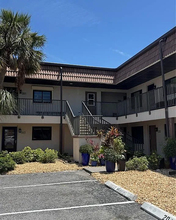 1258 Barbara Dr #202