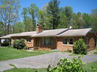 704 Airport Rd, Hillsville, VA 24343