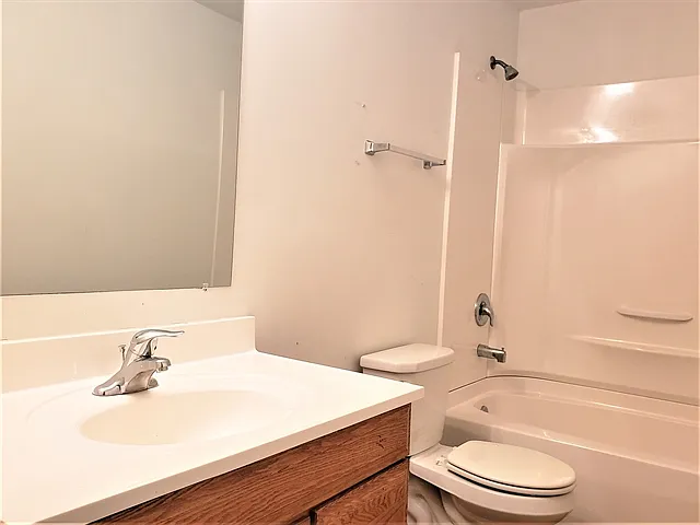 3818 Hennepin Dr — Photo 12